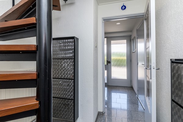 Foto - Te koop: Ruime gemoderniseerde instapklare hoekwoning met veel woonoppervlakte en tuin in de wijk Pronsebroek te Heerlen